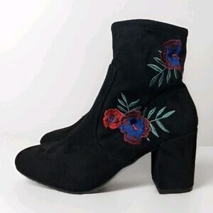 Rampage women's 7.5 M black‎ suede booties heeled boots w/flowers embroidered